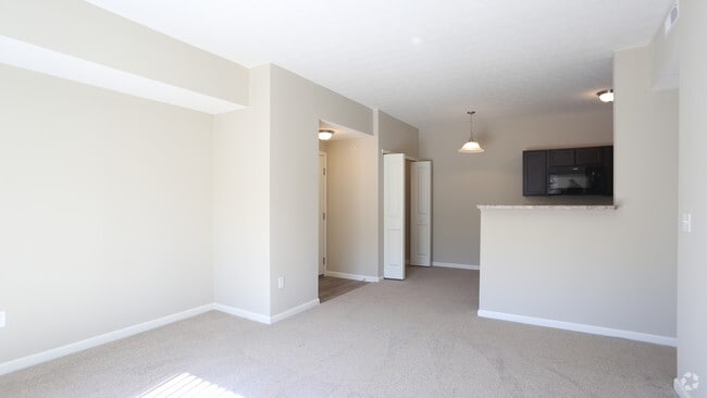 Living Room - 1BR, 1BA - 685 SF - The Foxfire - Brook Lane Apartments