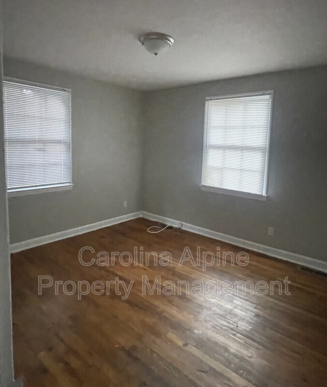 Building Photo - 2512 Finchley Dr