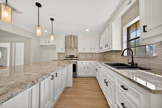 Building Photo - 11507 Oak Valley Dr