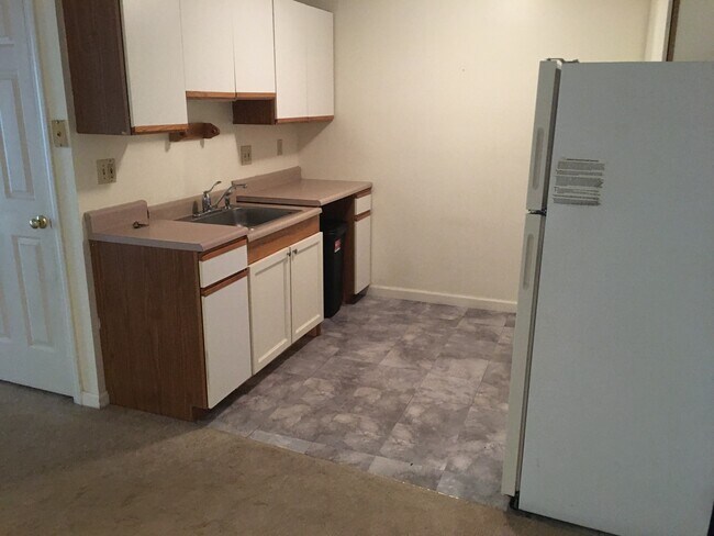 Building Photo - 233 Hildred Dr