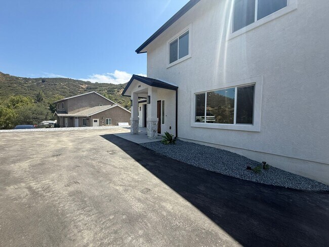 Foto del edificio - Brand New Home 3 bed/ 2.5 in Harbison Canyon AVAILABLE NOW
