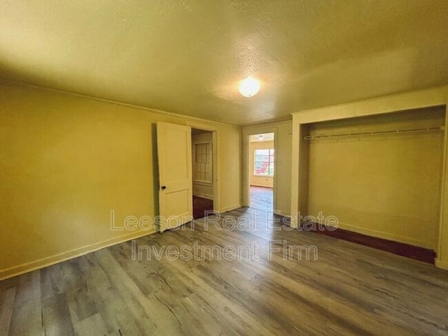 Building Photo - 2520 Merwin St