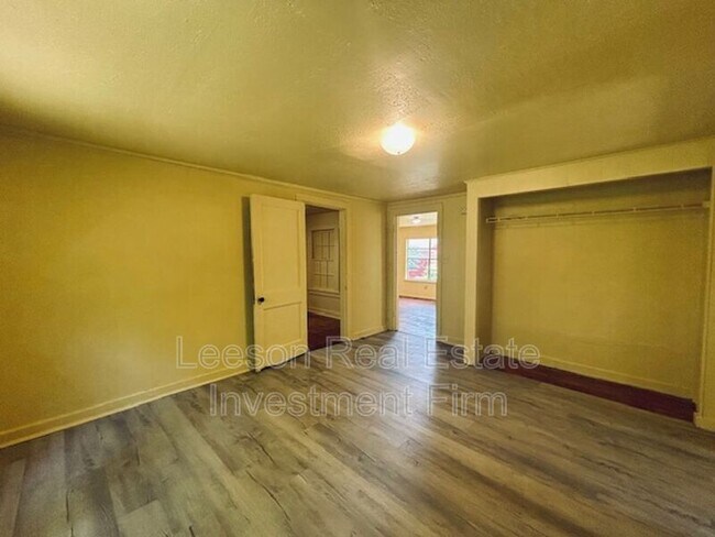 Foto del edificio - 2520 Merwin St