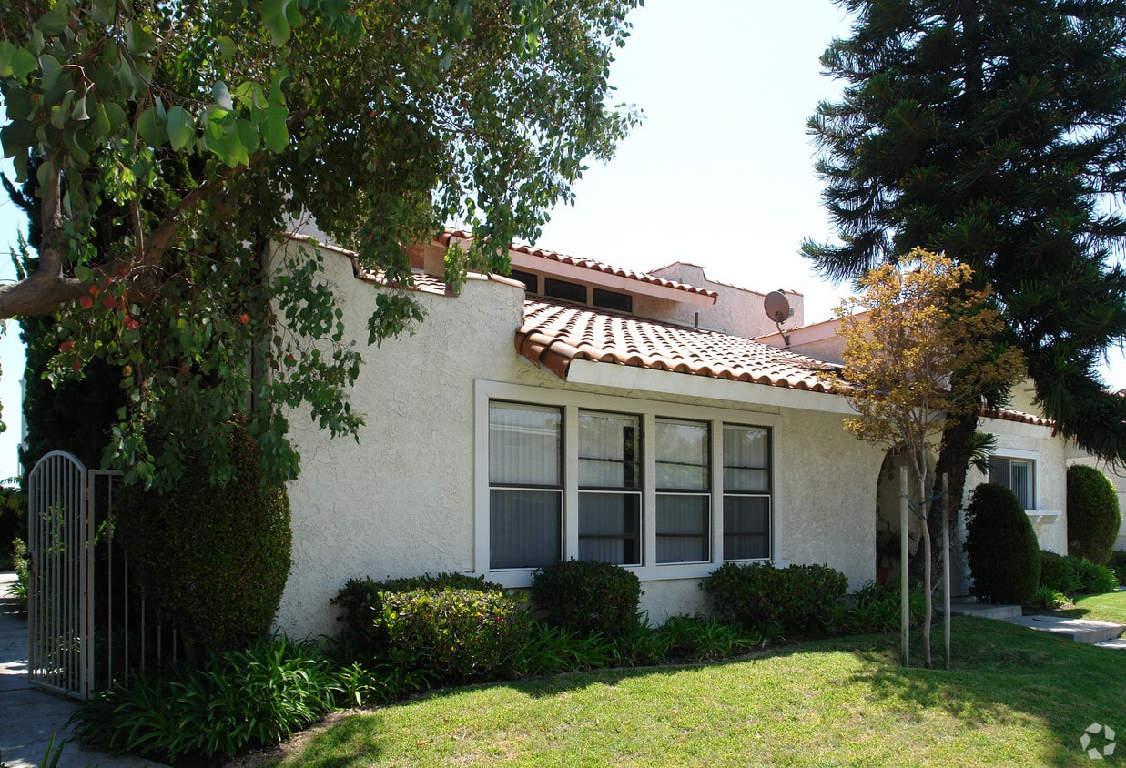 Building Photo - 17052 Leslie Ln