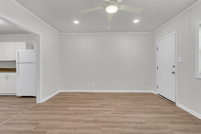 Foto del edificio - Charming 2BR/1BA Apartment in the Heart of Summerville