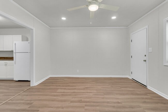 Building Photo - Charming 2BR/1BA Apartment in the Heart of Summerville