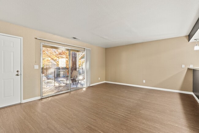 Building Photo - Redwood Cove Apartments