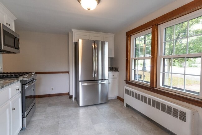 Building Photo - 291 Linden St