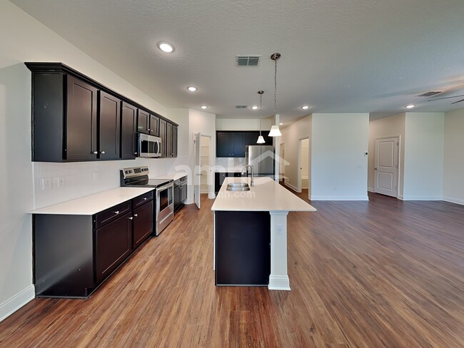 Building Photo - 6201 Little Blf Cir