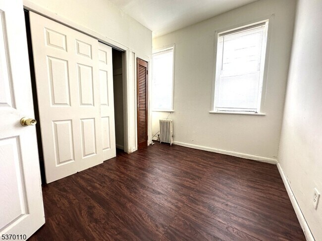 Foto del edificio - 528 Valley Brook Ave