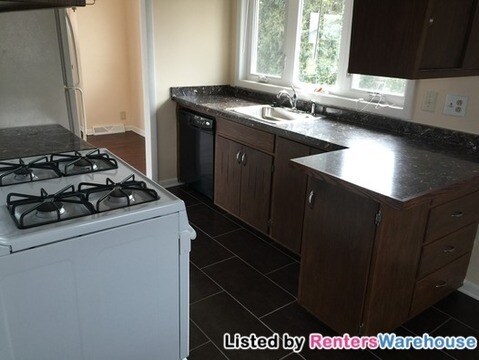 Building Photo - Available now - 4 bed 2 bath home in Richfield!