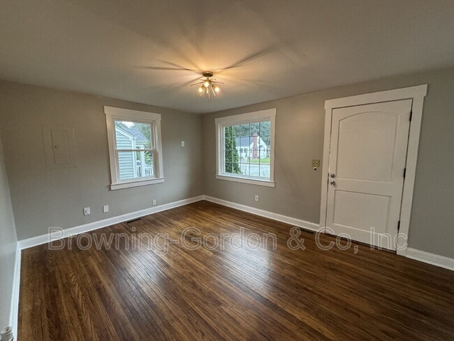 Foto del edificio - 1235 Sunnymeade Dr