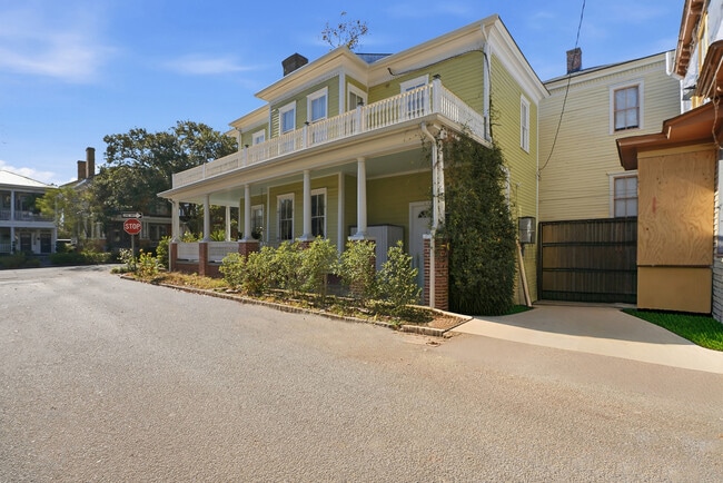 Building Photo - Savannah's Victorian Historic District