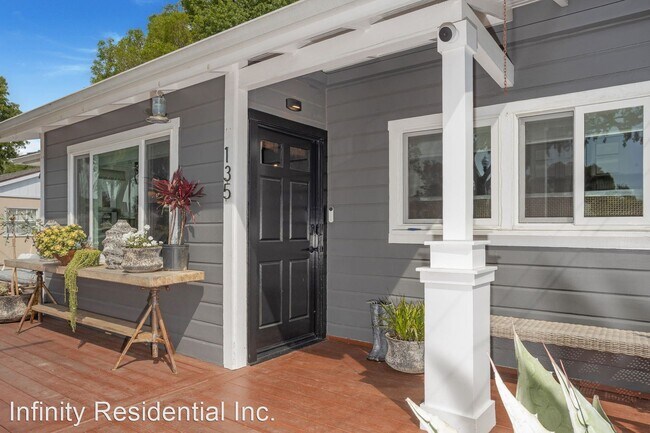 Foto del edificio - 2 br, 1 bath House - 135 N C Street