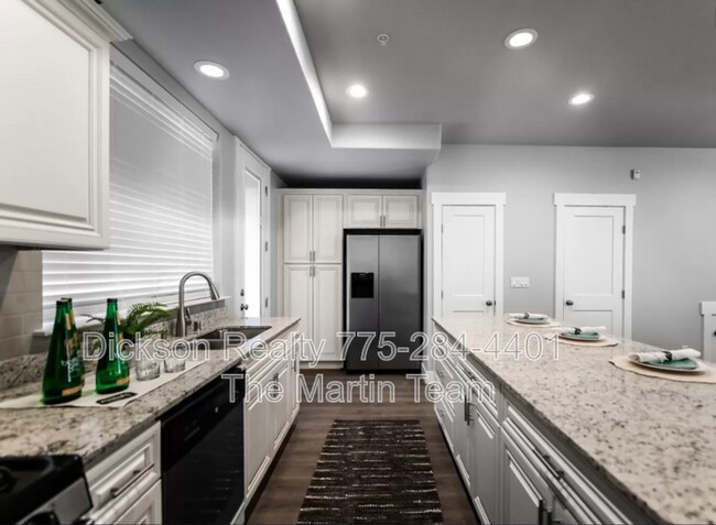 Foto del edificio - 740 Bluffs Ct