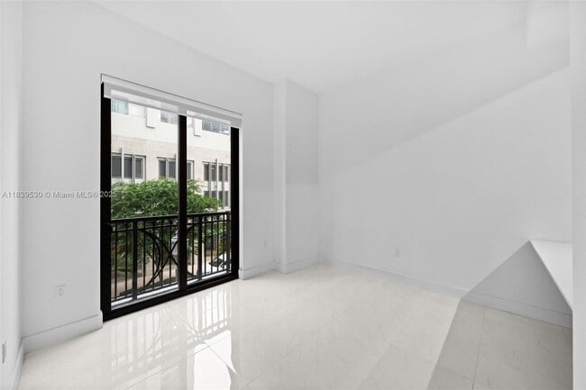 Building Photo - 301 Altara Ave
