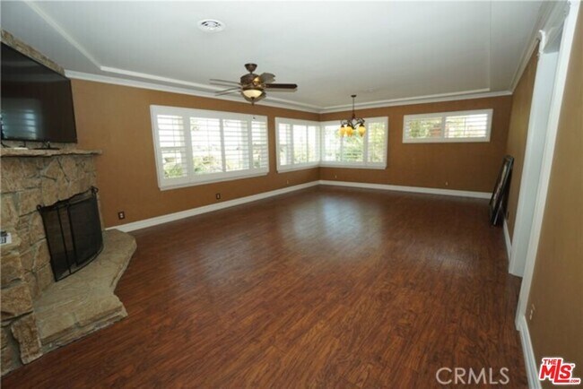Building Photo - 2401 Robalo Ave