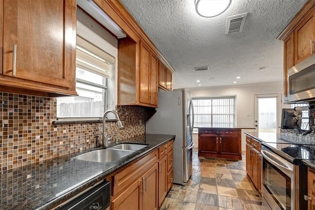Building Photo - 10118 Fernstone Ln