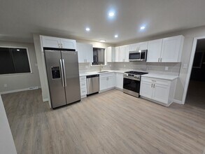 Building Photo - 509 E 41st St