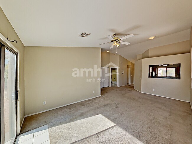 Building Photo - 30300 N Royal Oak Way