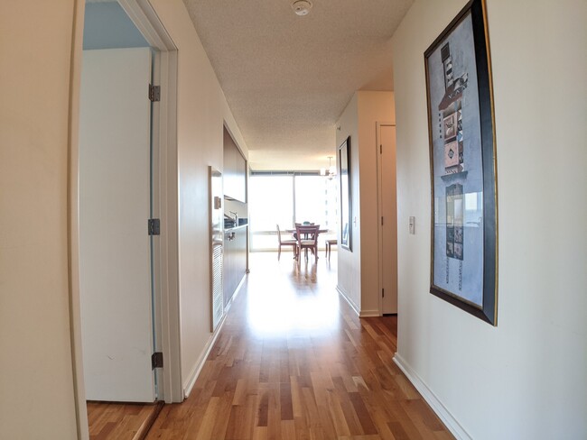 Foto del edificio - 9725 Woods Dr