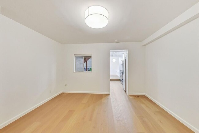 Building Photo - 316 Moraga St