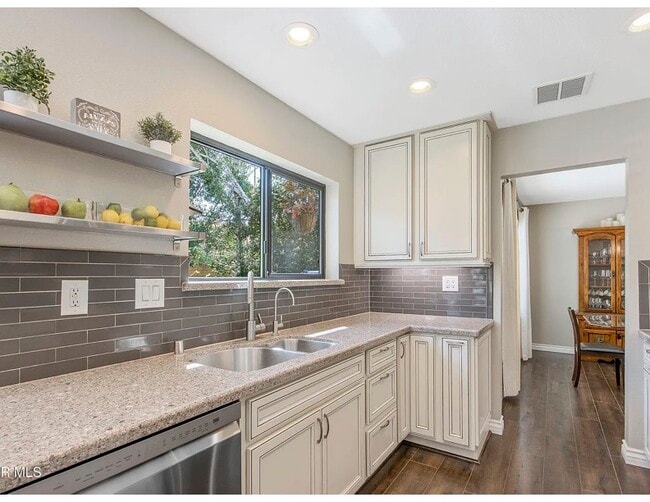 Foto del edificio - 4060 Summershade Ln