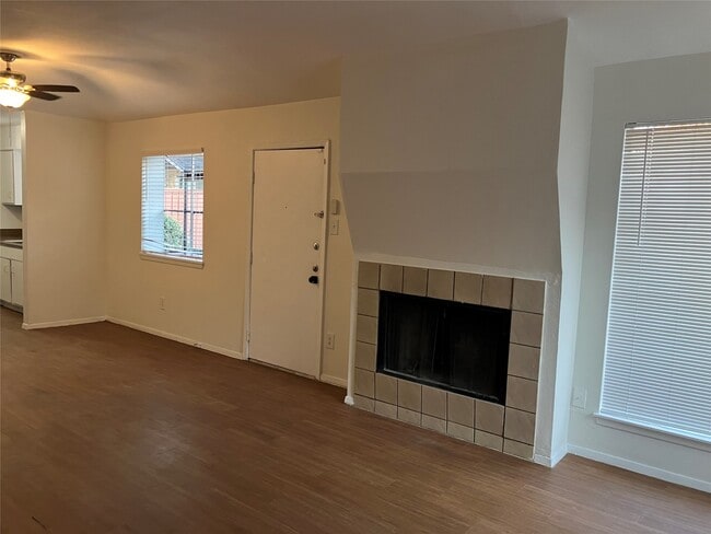 Building Photo - 8050 Sands Point Dr