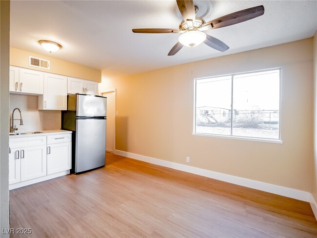 Foto del edificio - 6217 Burgundy Way