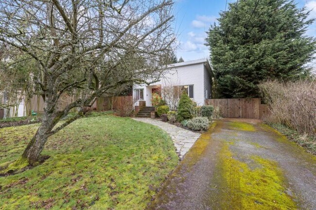 Building Photo - 2 bedroom in Seattle WA 98106