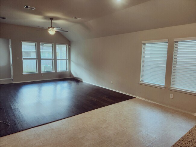 Foto del edificio - 20327 Rainflower Bay Ln