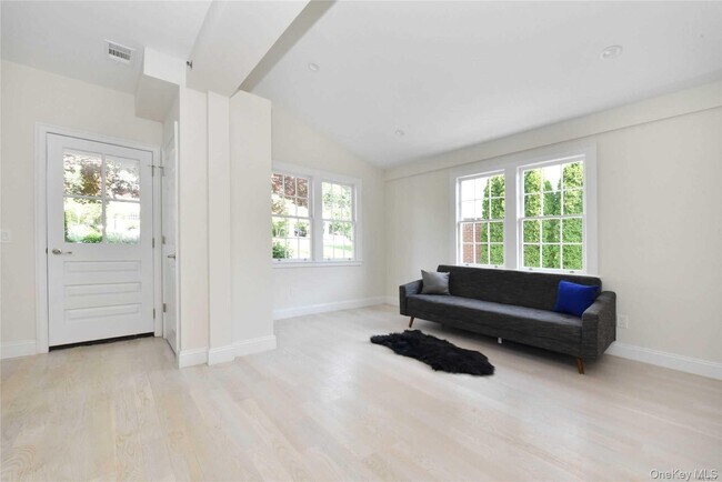 Foto del edificio - 1415 Old Northern Blvd