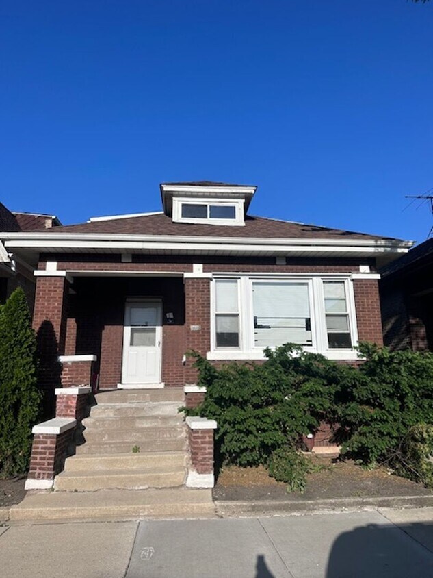 6149 S Richmond St Unit 2nd Floor, Chicago, IL 60629 Room for Rent in