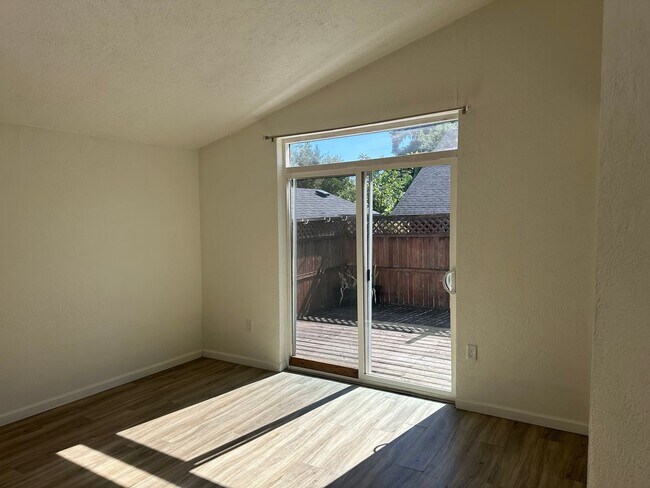 Foto del edificio - 2660 Edison St