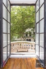 Building Photo - 7 E 75th St