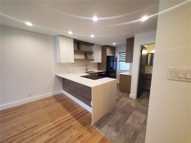 Building Photo - 1135 Barton Hills Dr