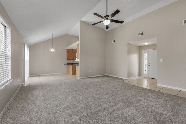 Building Photo - Charming 3BR/2BA with Fenced Yard & Commun...