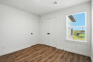 Building Photo - 1860 Dry Cherry Ln