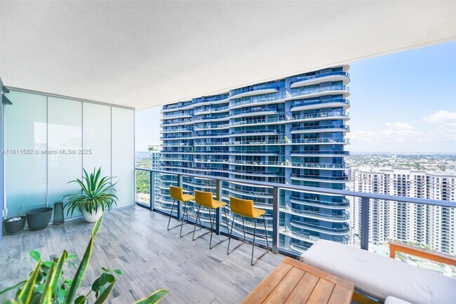 Building Photo - 1010 Brickell Ave