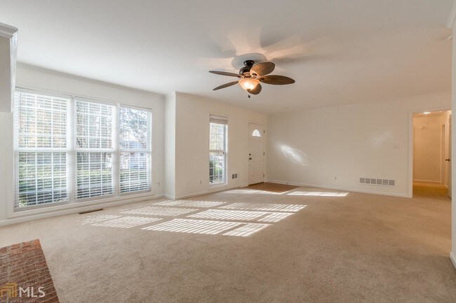 Building Photo - 215 Shady Grove Ln