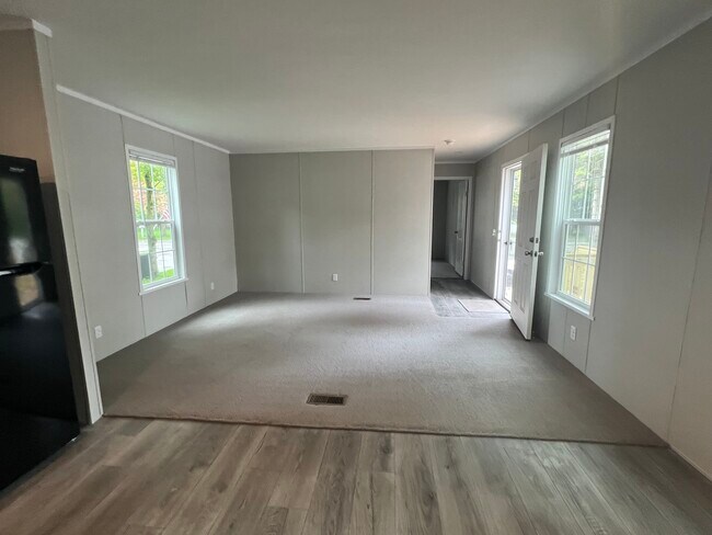 Foto del edificio - 2407 8 Mile Rd
