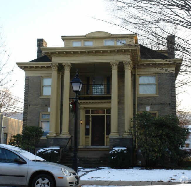 Building Photo - 519 W 4th St