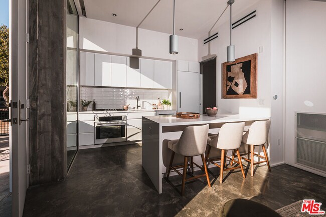 Foto del edificio - 854 Westmount Dr