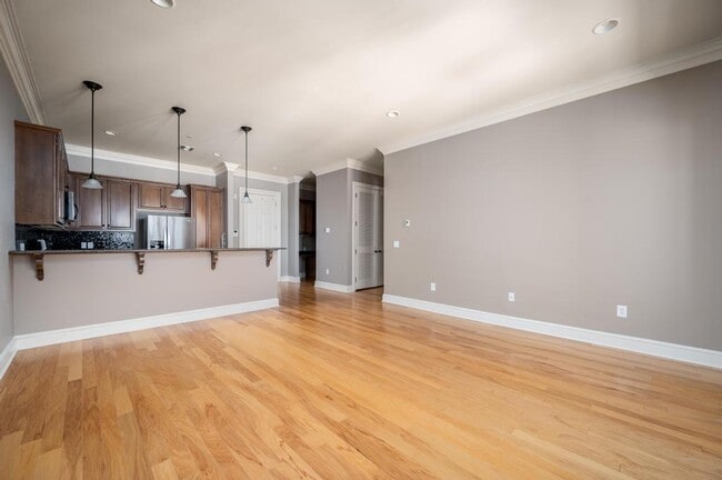 Building Photo - 820 N Thompson Ln