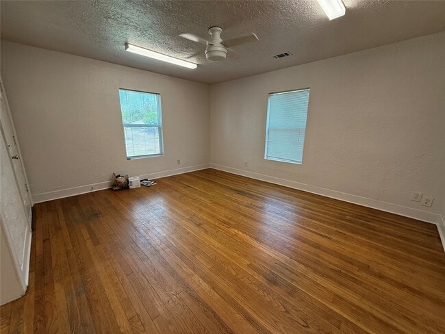 Building Photo - 6946 Moss Rose St