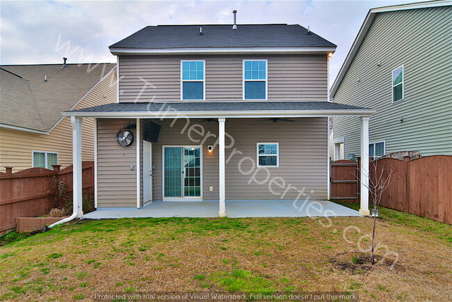 Building Photo - Awesome Chapin 3BR w/ Fenced Backyard