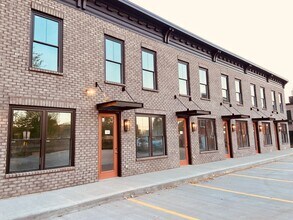 Building Photo - 307 W Pike St