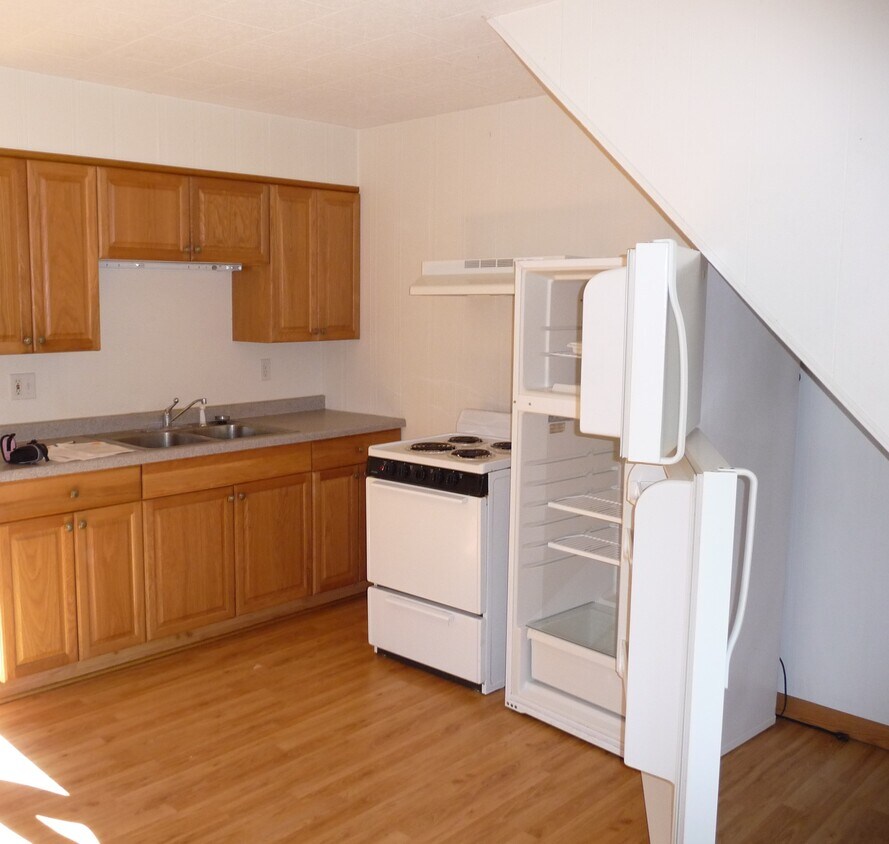 unit #1 - 313 Playhouse St E