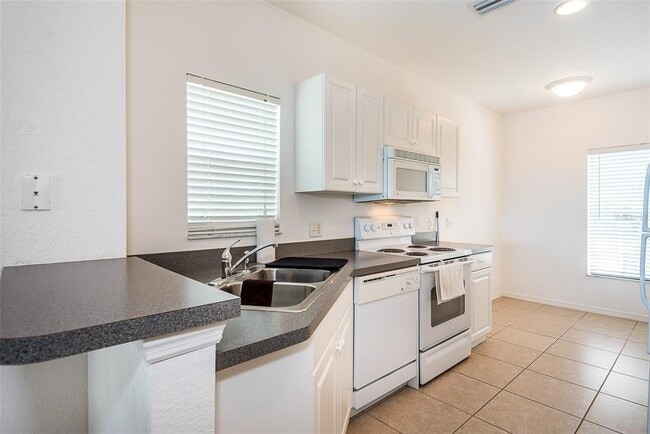 Building Photo - 2180 Heron Lake Dr