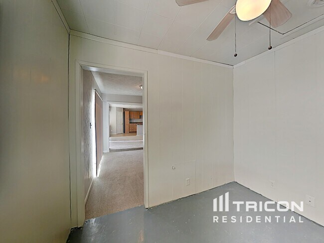 Building Photo - 13129 N 21st Dr